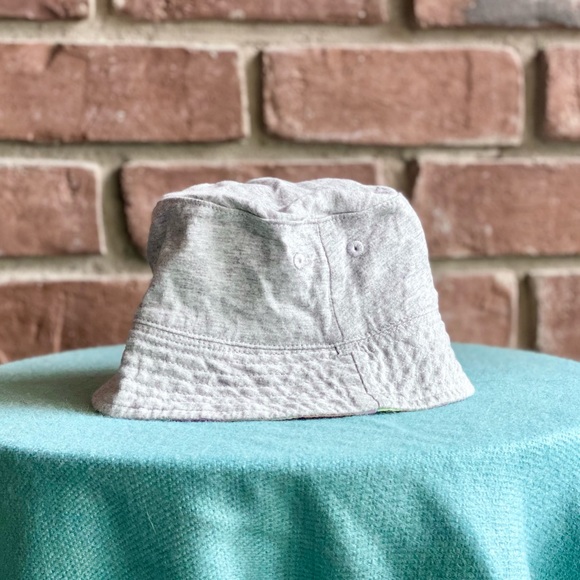 6-12M Gap Reversible Hat - Grey and Rainbow Plaid - Picture 3 of 9